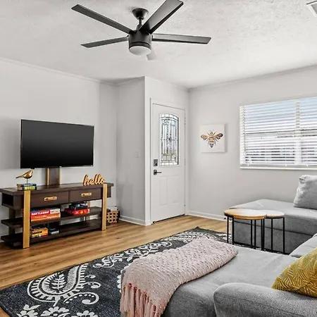 Villa Stylish 3Br 2Ba House Minutes From Pcb - Book Now